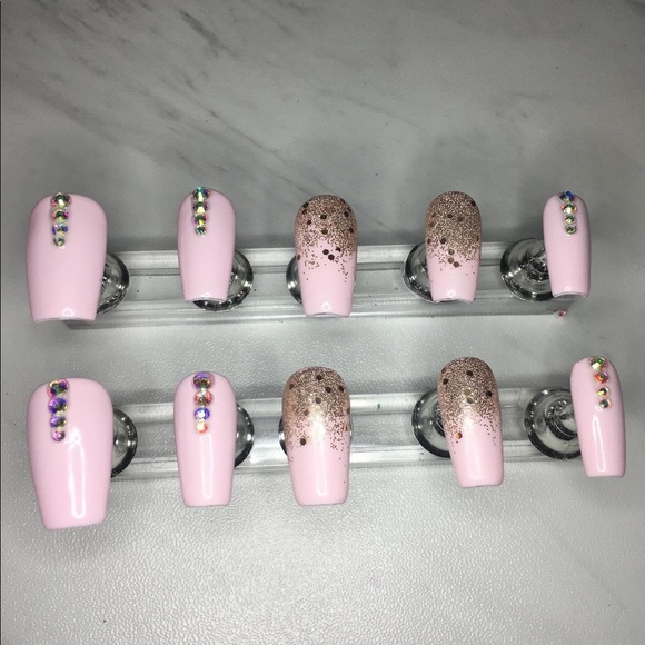 Short Press On Nails - Picture 1 of 3